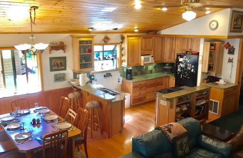 Talmont Cabin | Blue Roof Retreat-All Seasons