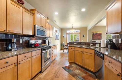 Southwest Bend House | Bluebird Day - Canyon Retreat Southwest Bend, perfect for family getaways.