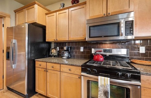 Southwest Bend House | Bluebird Day - Canyon Retreat Southwest Bend, perfect for family getaways.