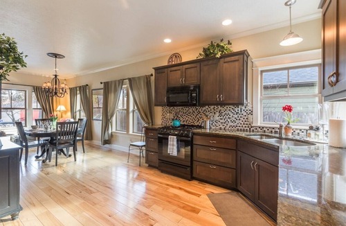 River West House | Bluebird Day - Harmon Park Bungalow, Charming 2BR perfect for getaways!