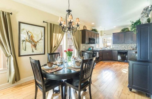 River West House | Bluebird Day - Harmon Park Bungalow, Charming 2BR perfect for getaways!