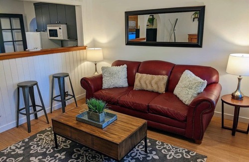Old Bend House | Bluebird Day - River Otter, Charming 1BR duplex in Old Downtown Bend