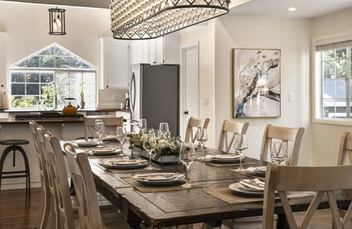 Northwood House | Bluebird's Burrow~ EV Charging, Hot Tub, Firepit, Game Room, Gym