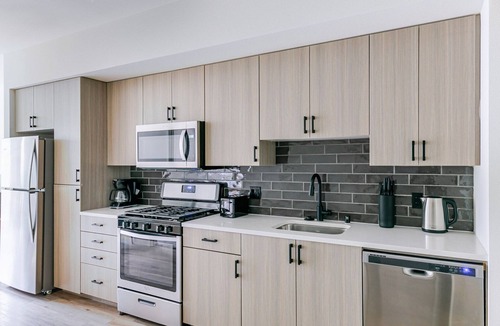 Fremont Apartment | Blueground | East Industrial, pool, nr Lake Elizabeth
