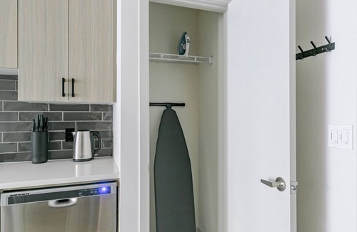Fremont Apartment | Blueground | East Industrial, pool, nr Lake Elizabeth
