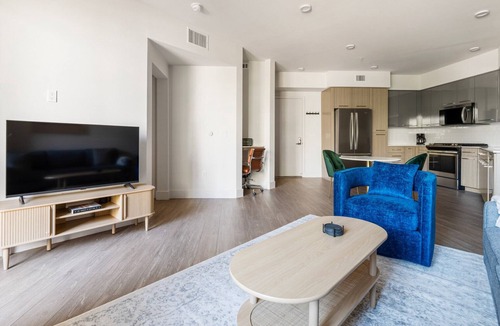 Fremont Apartment | Blueground | East Industrial, pool, nr Lake Elizabeth