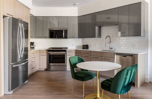 Fremont Apartment | Blueground | East Industrial, pool, nr Lake Elizabeth