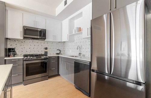 Piedmont Avenue Apartment | Blueground | Oakland, AC, w/d, nr Mosswood Park