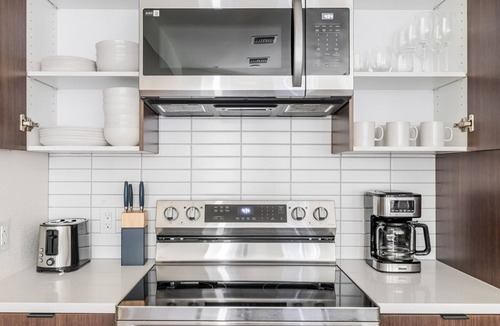 Old San Leandro Apartment | Blueground | Old San Leandro, fitness center, nr San Leandro Plaza