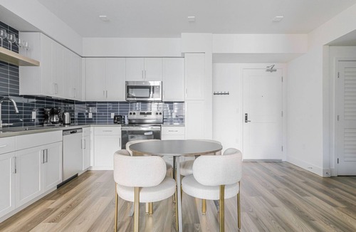 Pleasant Hill Apartment | Blueground | Pleasant Hill, pool, nr Pleasant Hill Park