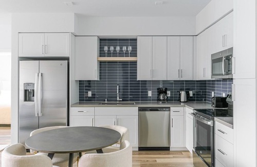 Pleasant Hill Apartment | Blueground | Pleasant Hill, pool, nr Pleasant Hill Park