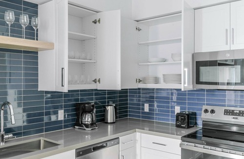 Pleasant Hill Apartment | Blueground | Pleasant Hill, pool, nr Pleasant Hill Park