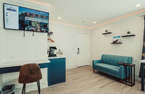 Morro Bay Hotel | Blufftop Inn & Suites - Wharf/Restaurant District