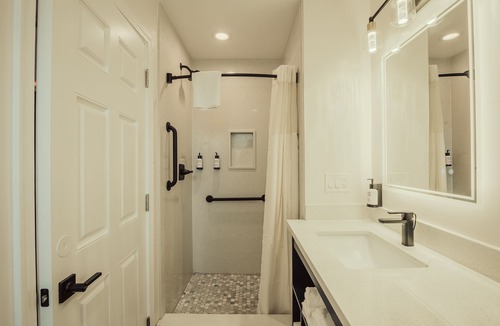 Morro Bay Hotel | Blufftop Inn & Suites - Wharf/Restaurant District