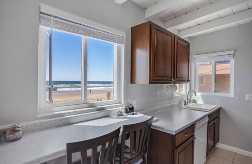 San Diego House | Boardwalk Ocean Waves Surfers - Mission Beach & PB