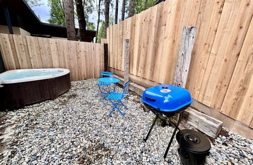 Bass Lake Cabin | Boat Dock - Lake Front - Hot Tub-Dog Friendly - Sleeps 7