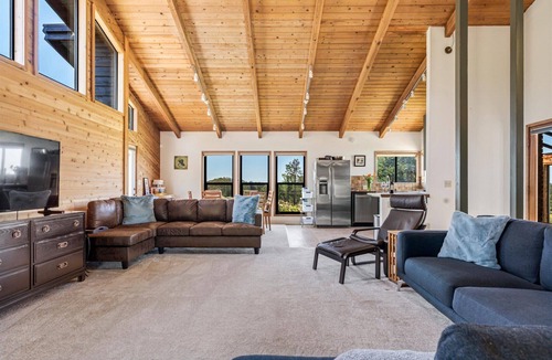 Salmon Creek House | Bodega Bay Home~Family-Friendly! Near Beach Game Room The Bodega House!