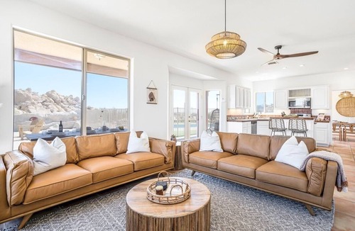Yucca Valley House | Bohemian at the Boulder's: spa, pool and desert views!