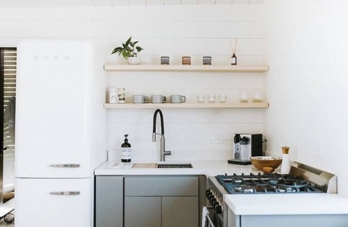 Shell Beach House | BoHo Bungalow Steps from Beach! 30+ Day Stays Only
