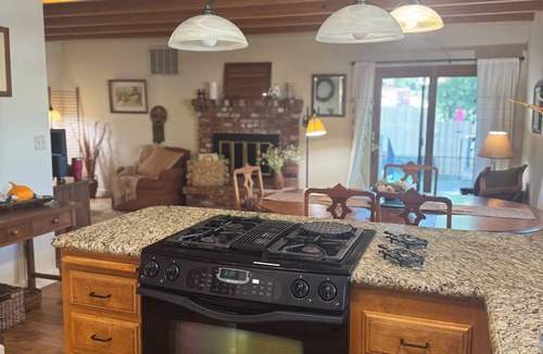 Jackson House | Boho Farmhouse in Historic Gold Country: Great for Large Families or Groups!