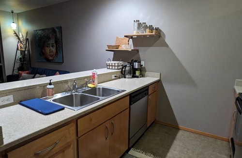 Pearl District Condo | Boho style, bright 1 bedroom + Den in the heart of the Pearl