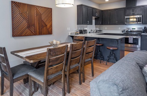 Corvallis House | Boho Vibes- family townhouse w/gourmet kitchen