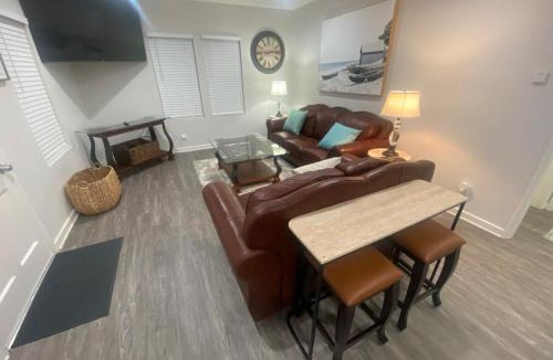 Eastside House | BonVoyage-Sleep&Sail Overnight Stays-Sleeps 6-8