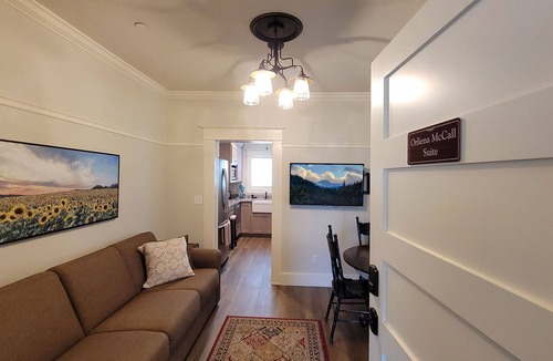 Siskiyou-Hargadine Historic District House | BookStayHop -RedTail Orliena Suite, Relaxing Hot tub and a Tesla Station