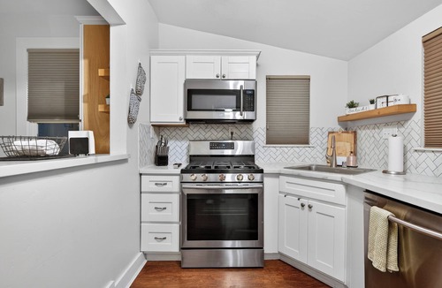 Central Sacramento House | Boulevard Park Bungalow: Walk to Dining & Nightlife