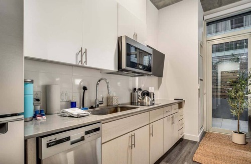 Downtown Phoenix Apartment | Boulevard Stays - Phoenix Convention Center
