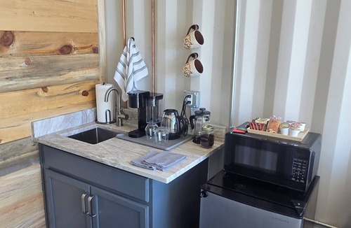Dewey-Humboldt Bed & Breakfast | Bradshaw Mountains OHV Basecamp Trail Access Shipping Container House Stay