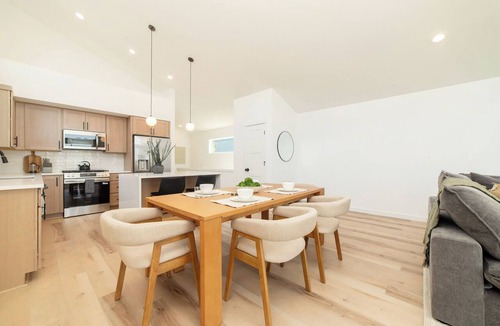Sandy House | Brand New 3b/2.5 house in Sandy with AC!