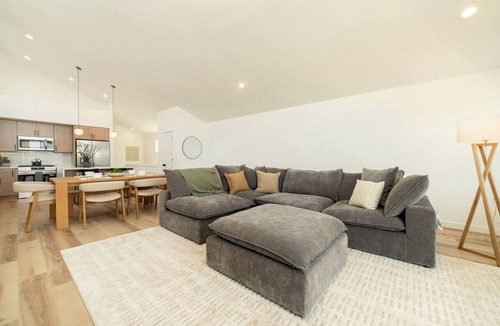 Sandy House | Brand New 3b/2.5 house in Sandy with AC!