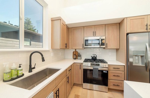 Sandy House | Brand New 3b/2.5 house in Sandy with AC!