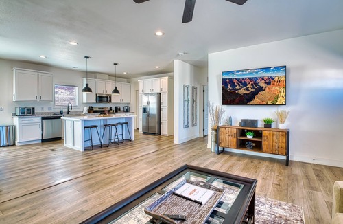 Parker Strip House | Brand New! 4-bedroom Home with 70’ driveway!