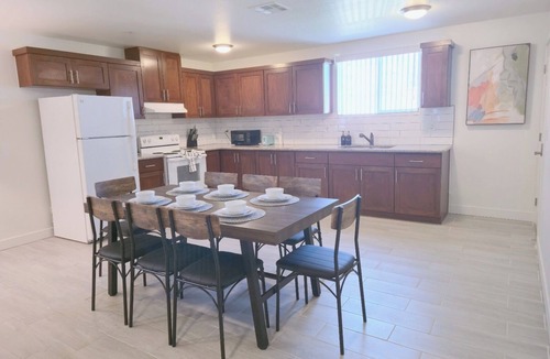 Los Angeles Apartment | Brand New 6BR Near USC & DTLA Perfect for Groups