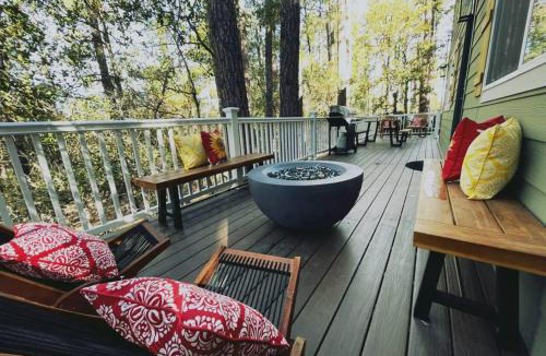 Prescott House | ❄ Brand New Acre Retreat ❄ HotTub ❄ 9m to downtown