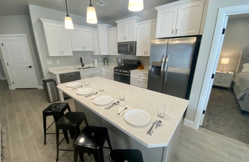 Hurricane Hotel | Brand new build 4B/3.5B in Zions Village w/Hot Tub