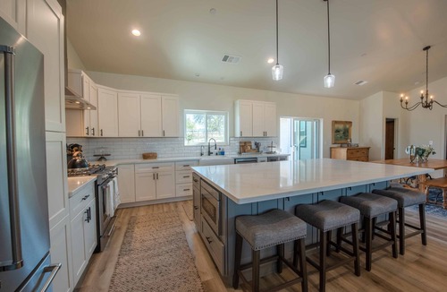 Paso Robles House | Brand-new Farmhouse Style Ranch w/Fire Pit in the heart of Paso Robles!