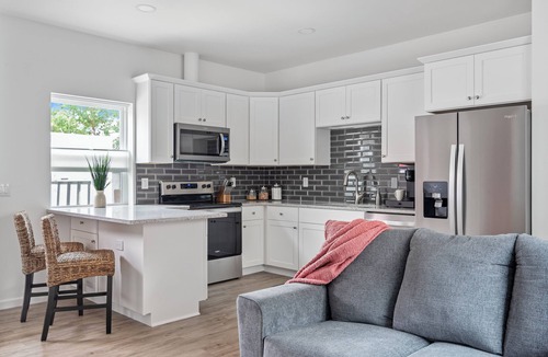 Paso Robles Apartment | Brand New, Luxury King Bedrm, Heart of Downtown, Quaint popular area, EV charger