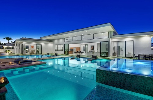 Magnesia Falls Cove House | Brand New Luxury Vacation Rental, Private Resort Style Pool & Spa 3