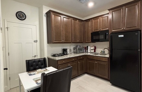 Sacramento House | Brand-new Modern 1 Bedroom Suite: Kitchenette, Separate Entrance, Great Location