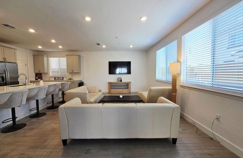 Roseville House | Brand New Spacious 4-BR house in lovely Roseville
