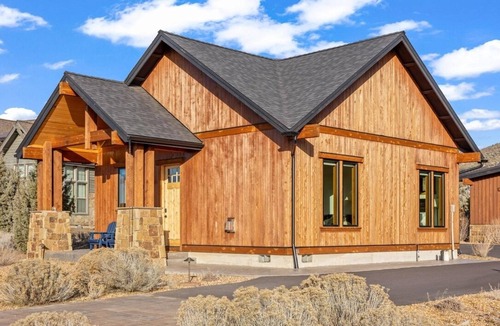 Powell Butte House | Brasada Estate: Spacious & Luxurious 4-Bdrm House & Detached 2-bedroom Casita