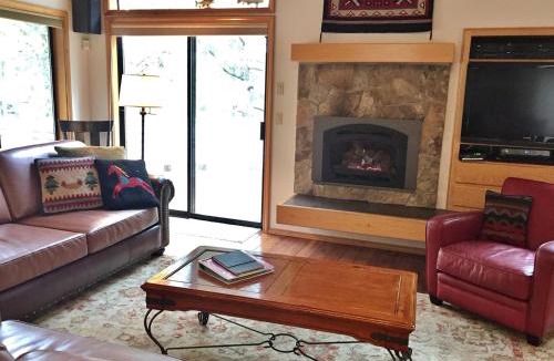Sunriver House | Breathtaking Cottage with Barbecue in Sunriver, Oregon
