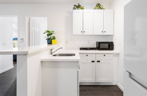 Desert Hot Springs Apartment | Breezy-2BR-Gated Unit w Kitchenette