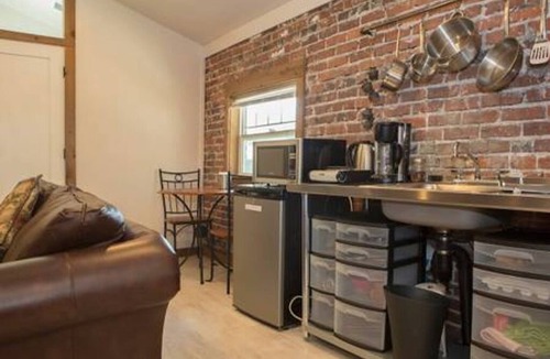 Old Southwest Apartment | Brick Coach House in Old SW/Midtown
