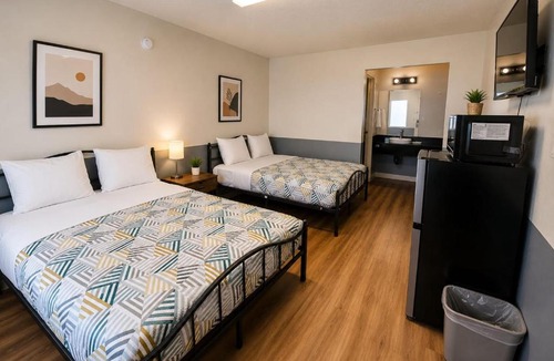 Raisin Hotel | Bridgeview Hotel