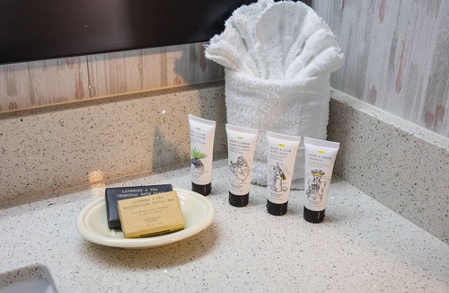 Wilkes East Hotel | Bridgeway Inn & Suites Portland Airport
