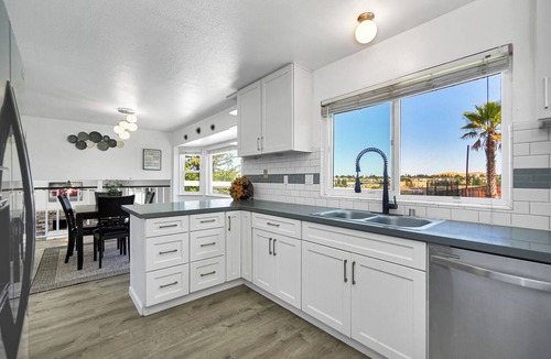 Antioch House | Bright 4BR home for families &group - Kid Friendly
